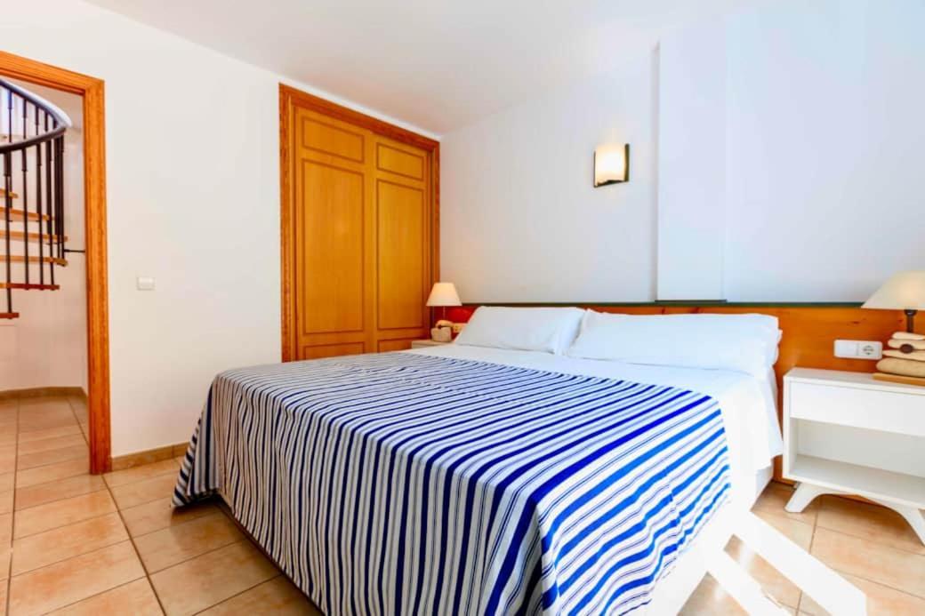Apartamentos Sa Varadero Fronte Mar Espujols Es Pujols Exteriér fotografie